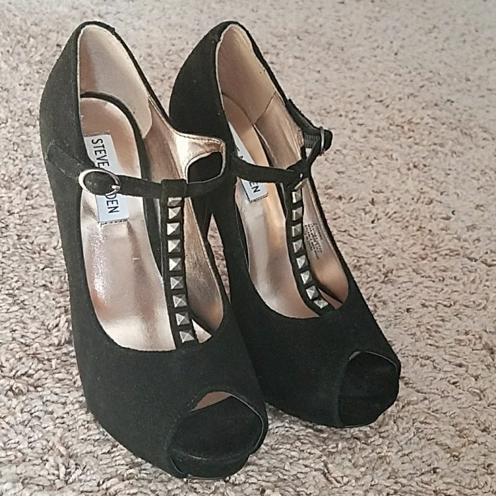 Steve Madden Peep toe suede heels